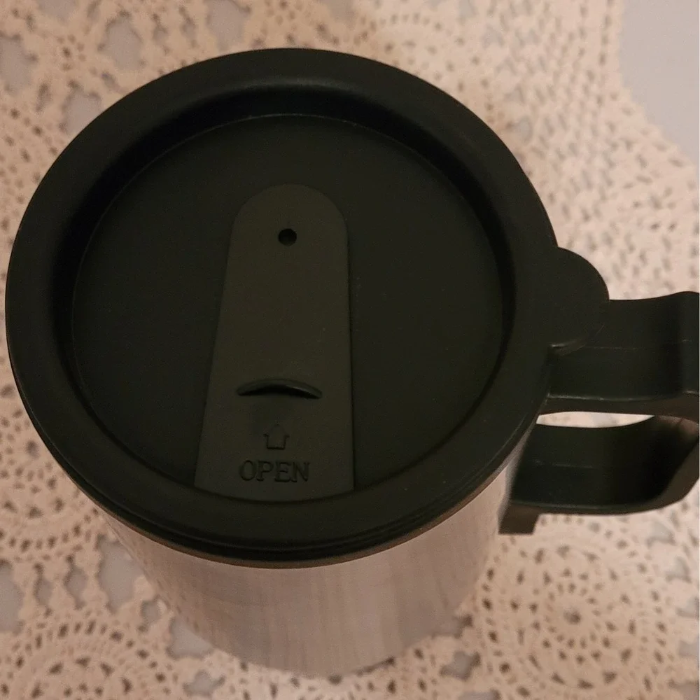 Brookstone Heated Coffee Mug 12V (Brand New) 13 Ounce. Fits Most Cup Holders.